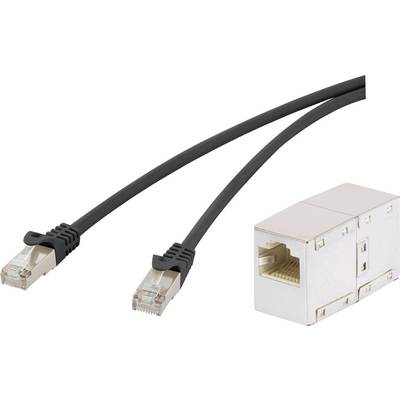Dvije crne Ethernet mreže kabela s RJ45 utikačima prikazane su pored mrežnog spajača koji služi kao konektor kabela.
