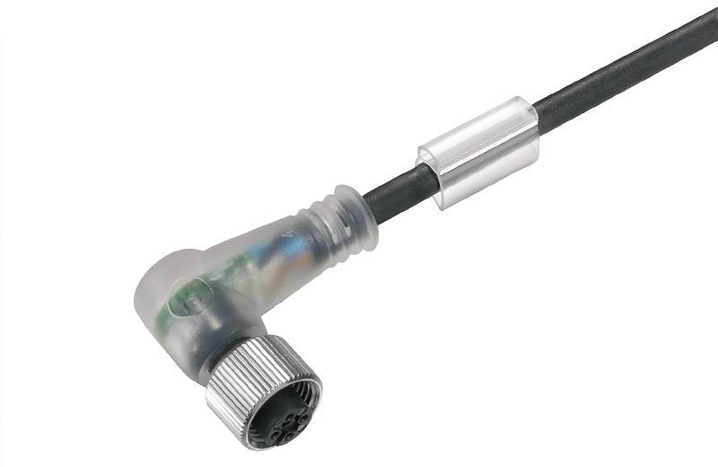 Crni kabel s pravokutnim, prozirnim plastičnim utikačem i srebrnom metalnom čahurom.