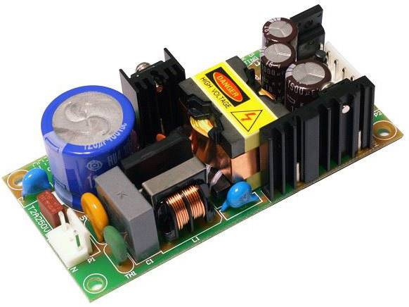 Elektronička shema s raznobojanim kondenzatorima i zavojnicama na pločici, prikazuje komponente napajanja.