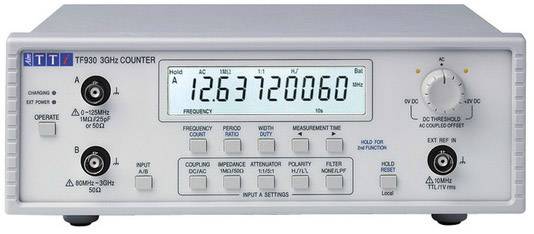 Elektronički mjerni uređaj, tip TF930 3GHz brojač, prikazuje frekvenciju '18263720060'. Nekoliko tipki i postavki na prednjoj ploči.