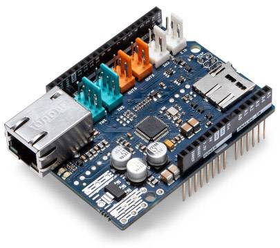 Plava elektronička ploča s različitim priključcima, uključujući Ethernet port i obojene konektore, te utor za SD karticu.