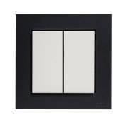 Dvostruki prekidač za svjetlo s crnim okvirom i bijelim klopkama u sredini.
