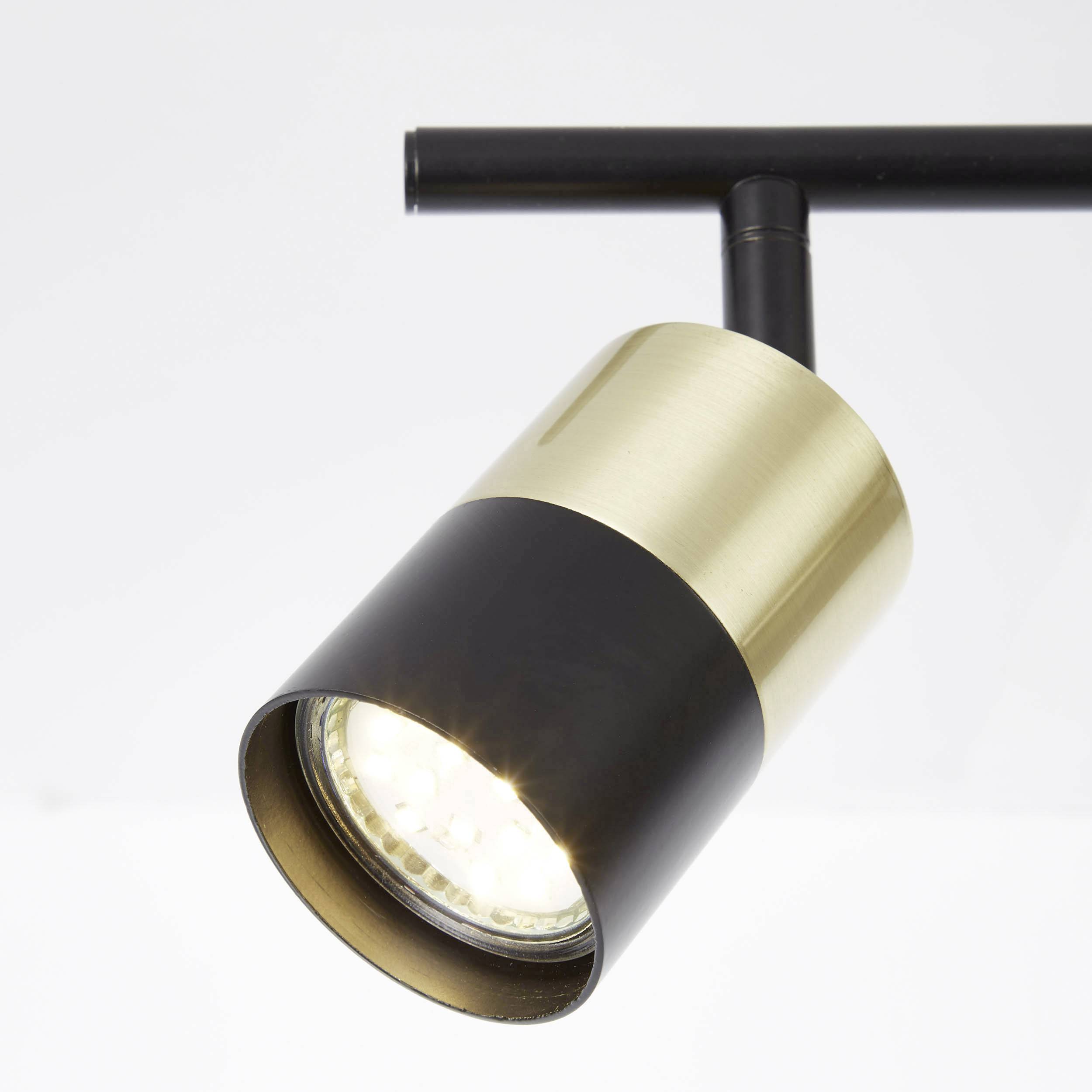 Moderna, crno-zlatna stropna lampa s okruglom, zakretnom glavom koja emitira LED svjetlo.