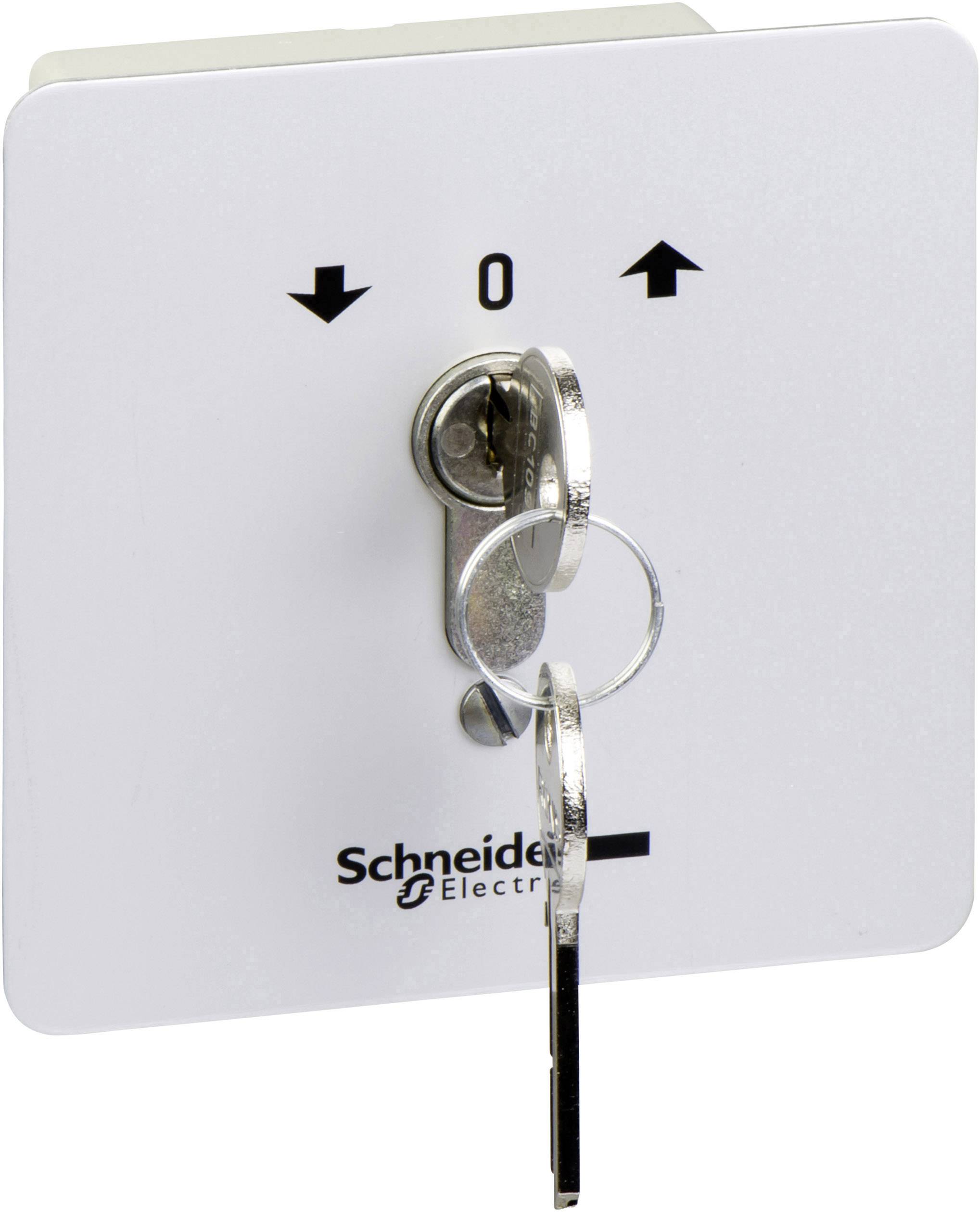 Ključni prekidač tvrtke Schneider Electric u '0' položaju s umetnutim ključem. Strelice pokazuju smjerove.