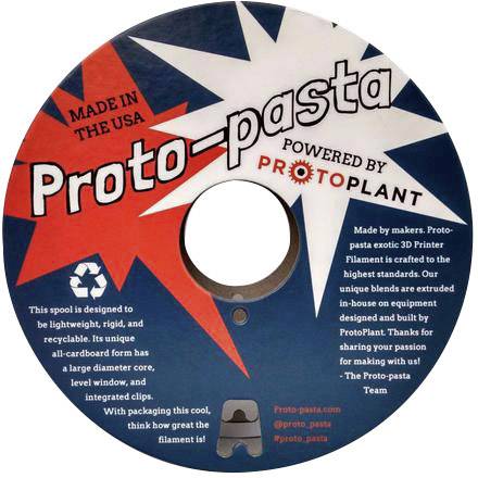Okrugla ambalažna naljepnica s tekstom 'Proto-pasta - Napravljeno u SAD-u' i 'Pokrenuto od strane ProtoPlanta'. Sadrži opis proizvoda i informacije o recikliranju.