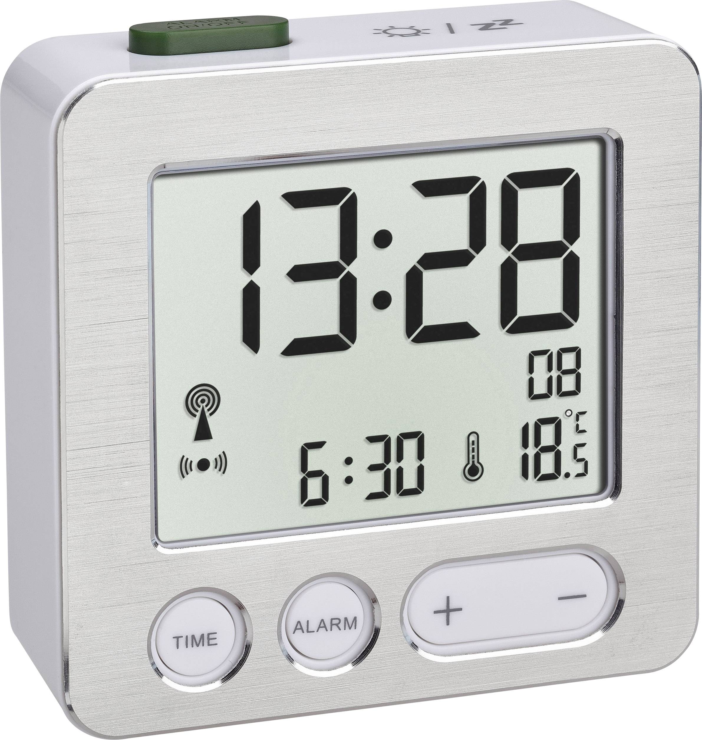 Digitalni sat s velikim zaslonom prikazuje vrijeme 13:28, datum, alarmno vrijeme 6:30 i temperaturu 18,5 °C. Sat sadrži tipke za sat i postavljanje alarma.