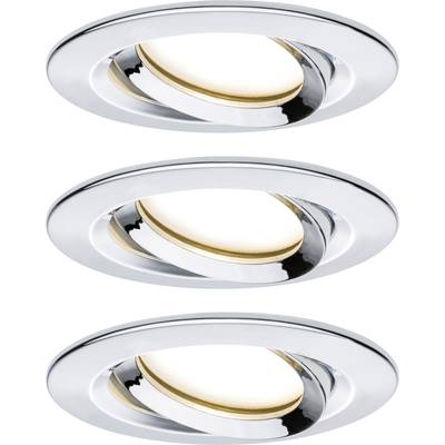Tri okrugla utonula stropna reflektora od sjajnog metala, blago nagnuta. Osvjetljenje u toploj bijeloj boji.