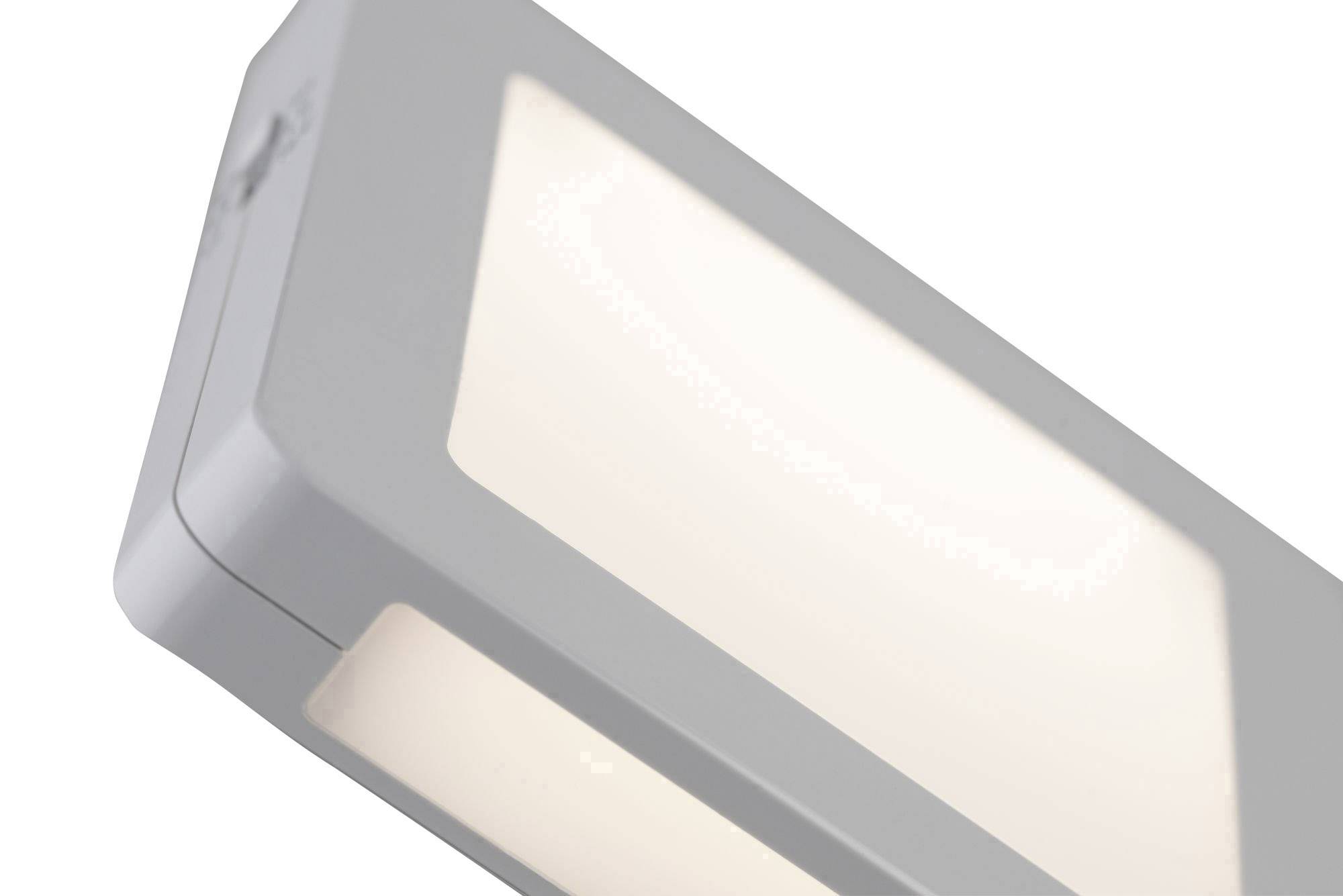 Bijela stropna svjetiljka pravokutnog oblika i zaobljenih rubova. Pruža jako svjetlo, pogodna za moderne unutarnje prostore.