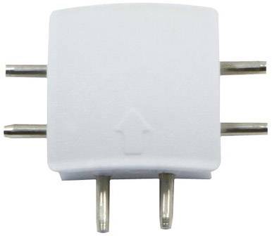 Adapter s pet metalnih čapova, u bijelom kućištu, pogodan za povezivanje više uređaja na jednu utičnicu.