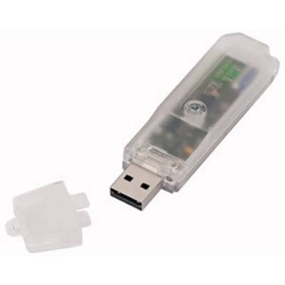 Proziran USB stick s uklonjenim poklopcem prikazuje internu elektroniku.