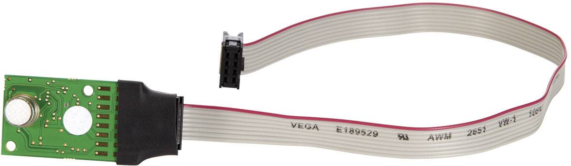 Plosnati, fleksibilni kabel povezan sa zelenom tisknom pločicom koja nosi elektroničke komponente. Koristi se u tehničkim primjenama.
