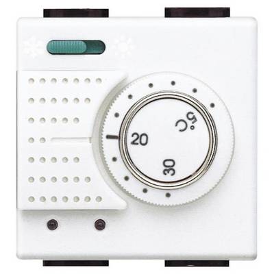 Bijeli sobni termostat s regulatorom temperature od 20 do 30 stupnjeva Celzijusa. Gore je vidljiv klizni prekidač.