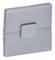 Kvadratni, sivi prekidač za svjetlo s po jednom strelicom prema gore i dolje na gornjoj i donjoj polovici.