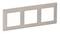 Trostruki okvir od plastike u bež boji, pravokutan i pogodan za ugradnju tri prekidača ili utičnice.