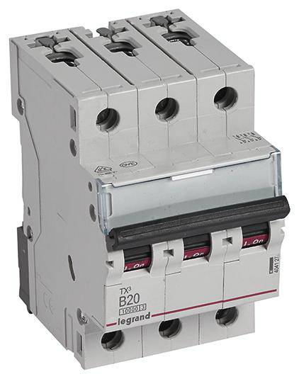 Trostruki automatski osigurač koji se koristi za zaštitu električnih krugova od preopterećenja ili kratkog spoja.