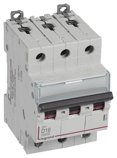 'Trofazni automatski osigurač oznake 'D16' marke Legrand. Koristi se za električnu instalaciju.'