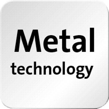Metalna tehnologija u crnom tekstu na kvadratnoj, blago sjajnoj, srebrnoj pozadini.