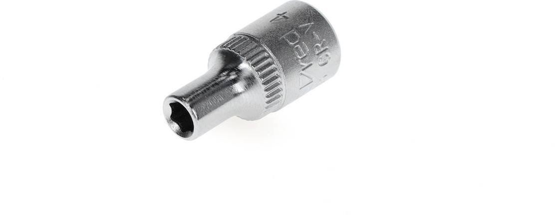 Metalna nasadna čaura s okruglim otvorom i žljebanjem na kraju drške.