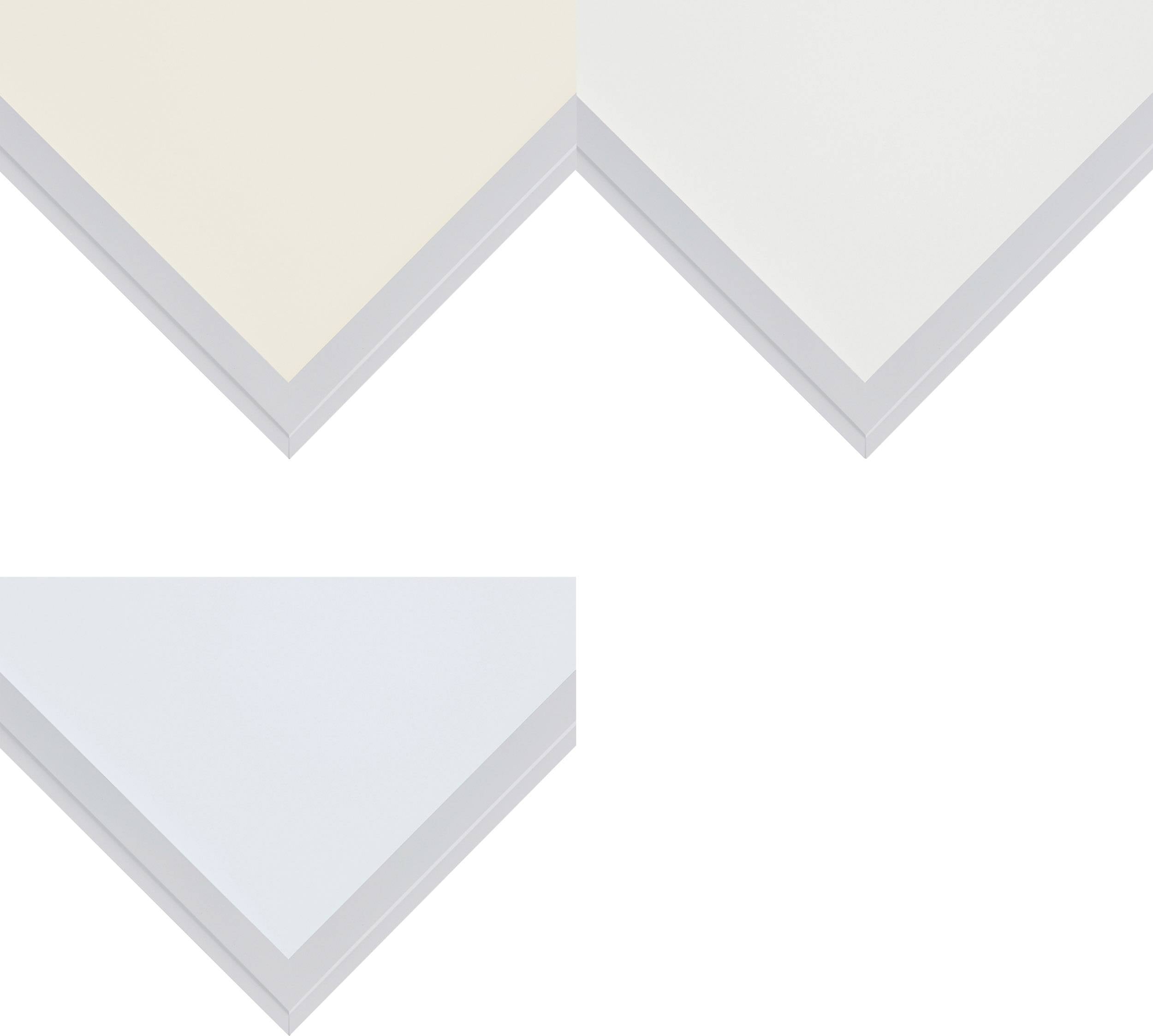 Tri geometrijska oblika u obliku trokuta, svaki u bežu, bijeloj i plavoj boji, na bijeloj pozadini. Moderni dizajn.