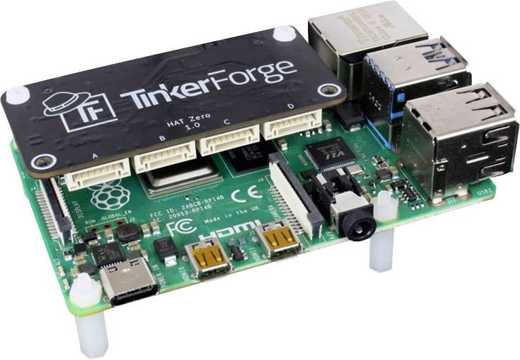 Raspberry Pi s priključenim Tinkerforge HAT Zero uređajem, nekoliko USB priključaka i Ethernet port su vidljivi.