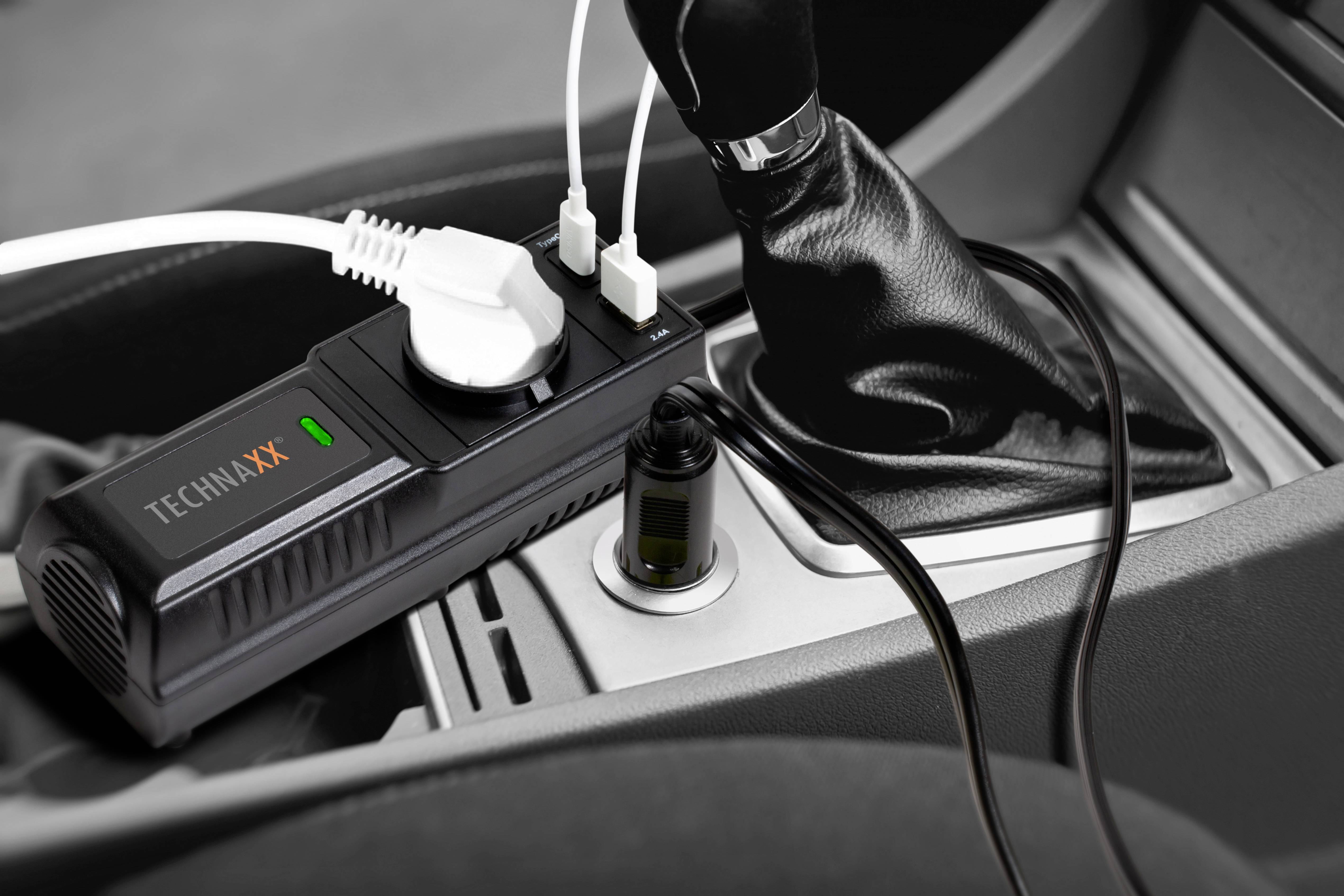 Naponski pretvarač u automobilu punjač su dva uređaja putem USB-a i jedan uređaj putem kabela za utičnicu. Adapter je postavljen pored mjenjača.