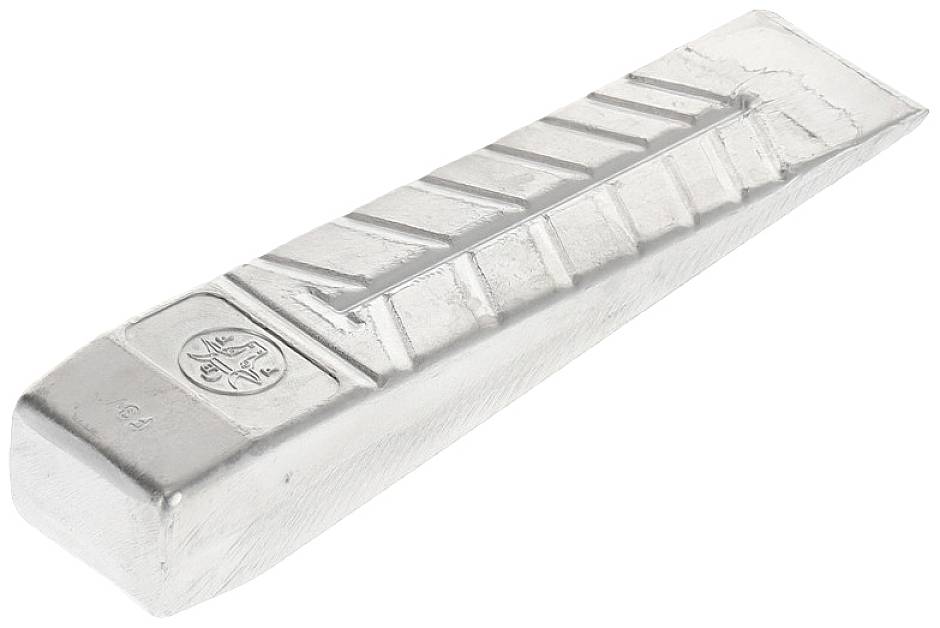 Aluminijski klin s rebrasto strukturom površine, korišten za cijepanje drva.