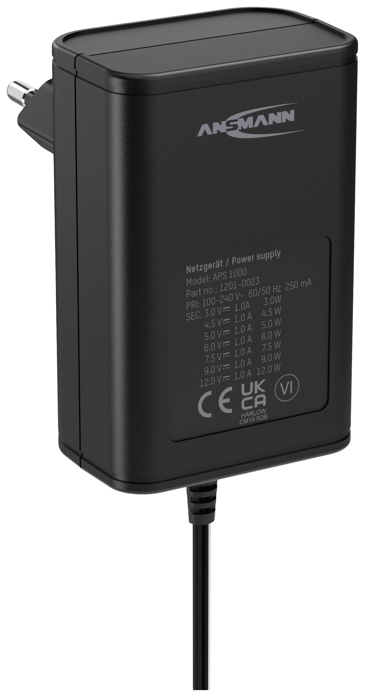 Crni mrežni adapter s EU utikačem od tvrtke Ansmann, model APS 1000. Natpis prikazuje detaljne informacije o snazi i sigurnosti.