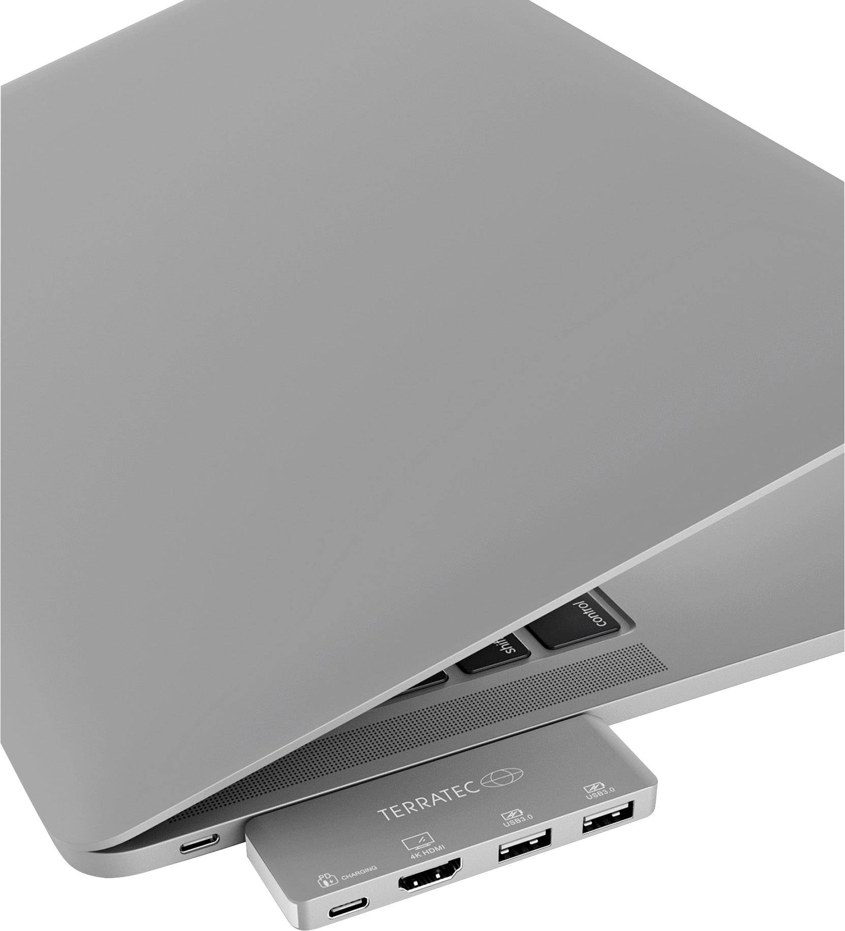 Prijenosno računalo s povezanim Terratec razdjelnikom koji nudi različite priključke poput HDMI-ja i USB-a.