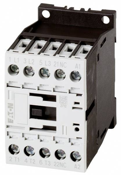 Električki kontaktor s više priključnih stezaljki. Koristi se za upravljanje strujnim krugovima u industrijskim primjenama.