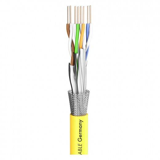 Žuti Ethernet kabel s natpisom 'ABLE Germany', koji prikazuje uvrnute bakrene žice i metalnu zaštitu unutar kabela.