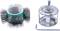 Okrugla četka s metalnim čeljustima pored okruglog metalnog objekta s dugačkim središnjim čivijom i malim imbusom.