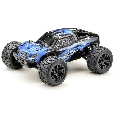 Daljinski upravljani plavo-crni automobilić s velikim gumama na bijeloj pozadini, prikazuje dinamičan i robustan dizajn.