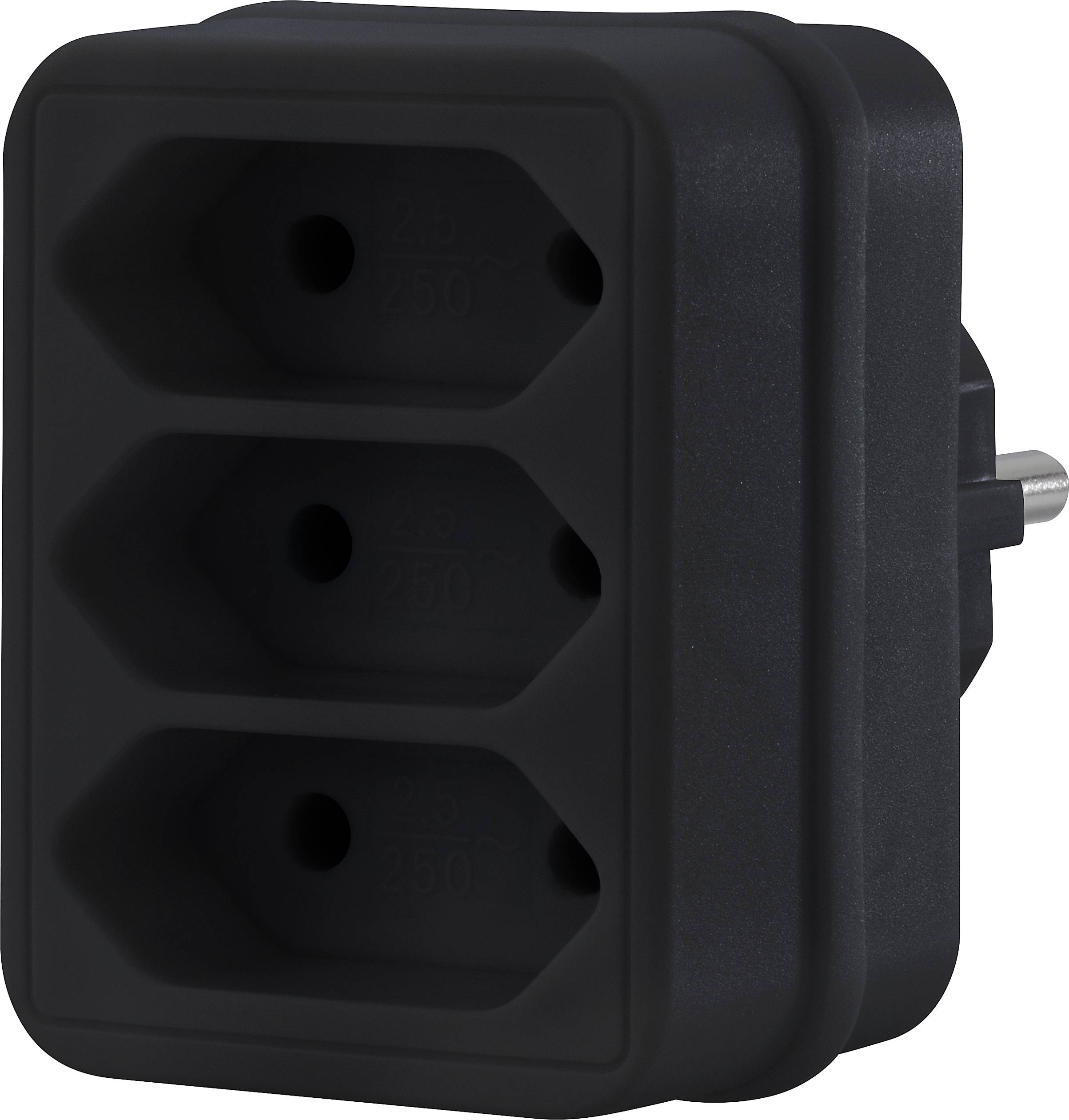 Crni električni adapter s tri utičnice koji se može priključiti na zidnu utičnicu.