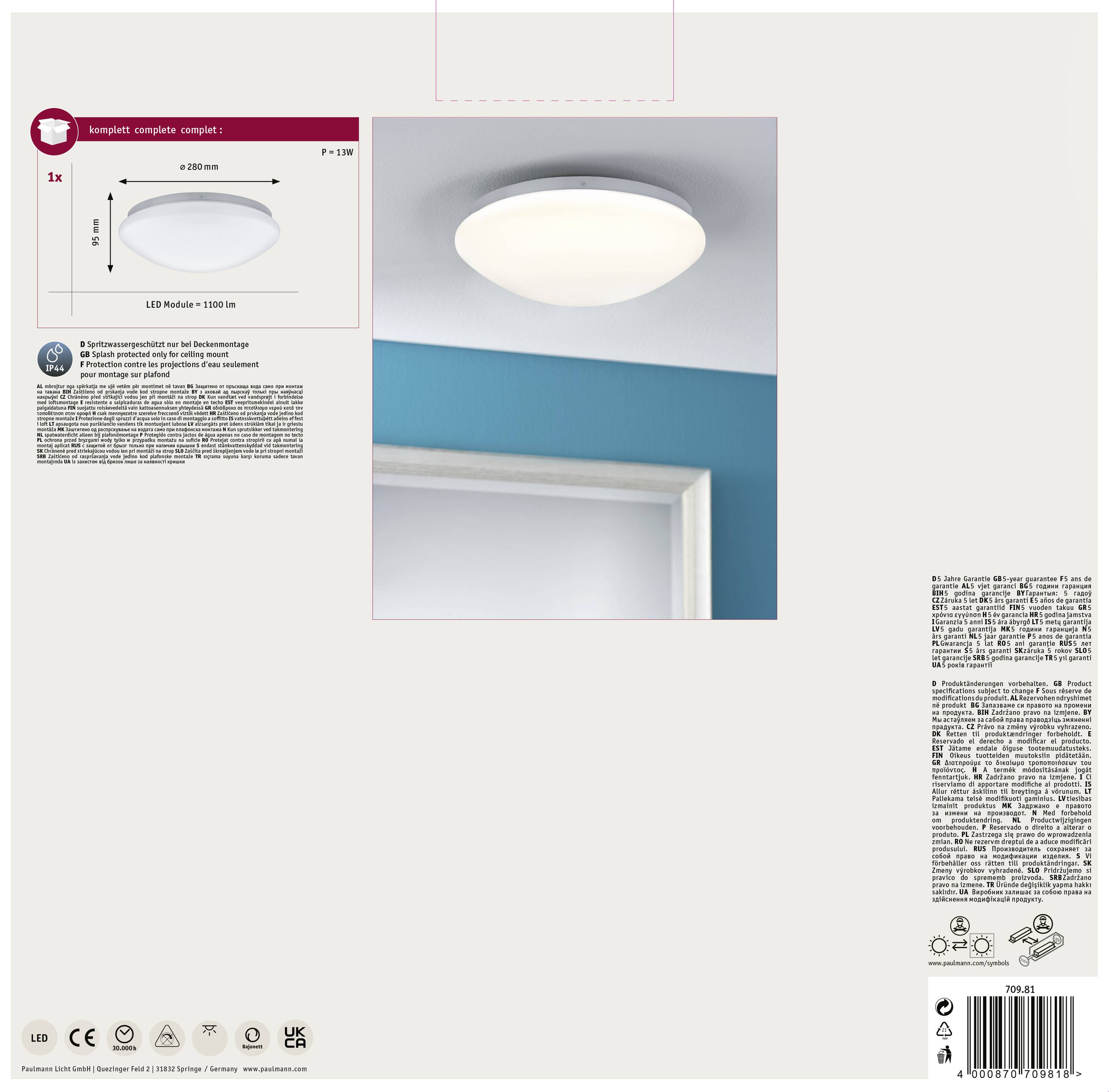 Stropna svjetiljka na bijelom stropu iznad tirkiznog dijela zida. Gore lijevo tehnički detalji o svjetiljci.