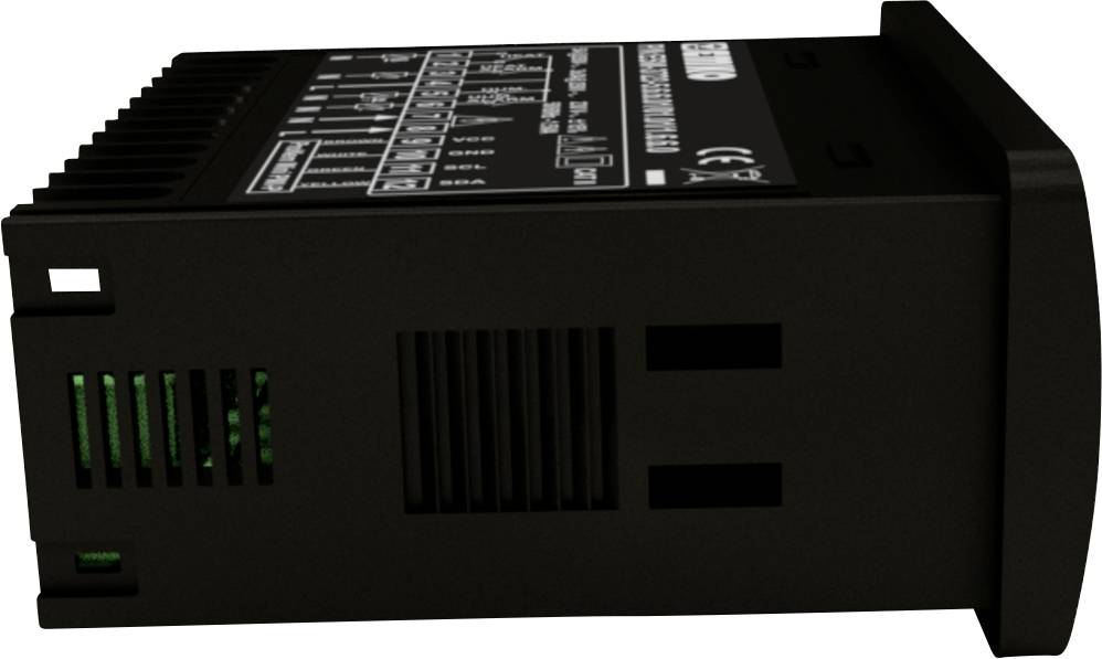 Crni elektronički uređaj, sa strane vidljiv s ventilacijskim otvorima, gore prikazuje tehničke specifikacije i simbole.