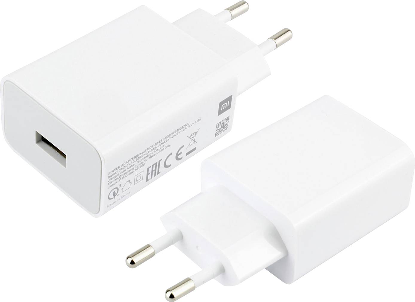 Dva bijela USB zidna punjača s europskim utikačem, jedan položen sa strane, drugi uspravno, na bijeloj pozadini.