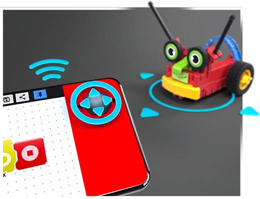 Aplikacija na pametnom telefonu upravlja malenim, šarenim robotskim vozilom na kotačima. Robot ima antene i svijetleće oči.
