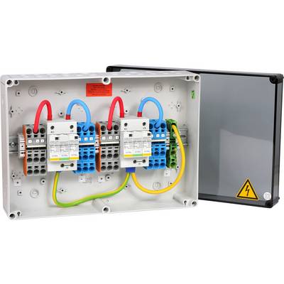 Otvoreni ormarić za osigurače s više obojenih kabela i osigurača, prikazuje električno ožičenje i zaštitne mehanizme.