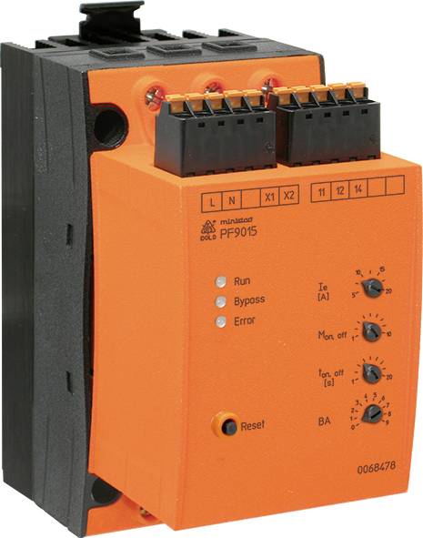 Elektronički uređaj narančaste i crne boje s više priključaka i natpisima: 'Pokreni', 'Zaobiđi', 'Greška'. Model 'PF9015'.