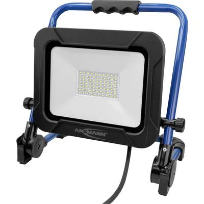 Robustan LED-reflektor s plavim postoljem i crnim okvirom, pogodan za osvjetljenje na gradilištu.
