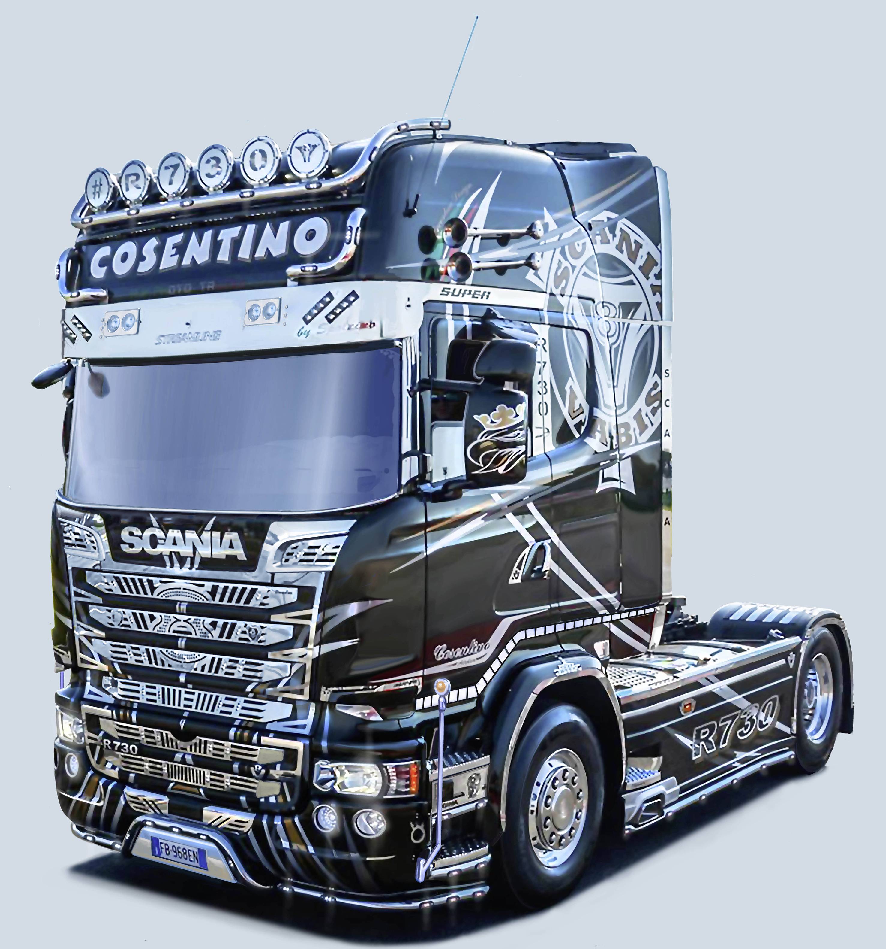 Crni i bijeli Scania kamion s uočljivim ukrasima i natpisom 'Cosentino' na krovu.