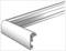 Srebrni, pod pravim kutom savinuti aluminijski profil s otvorenom donjom stranom i zaobljenim vanjskim rubom, često korišten za rubove stropova.