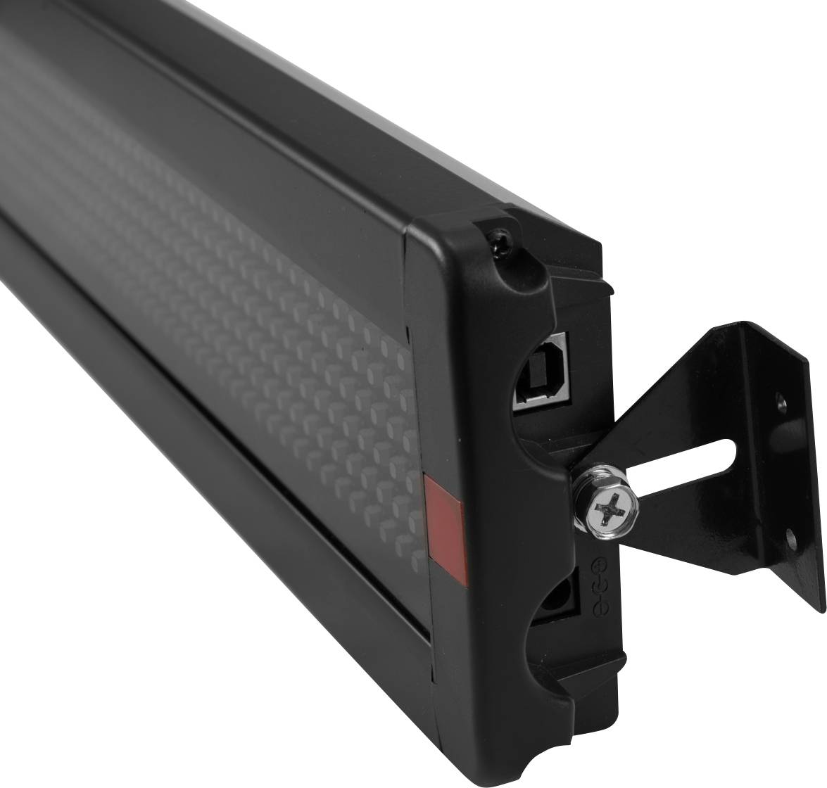 Crna, izdužena sigurnosna light barijera s kutom za pričvršćivanje, utičnim priključkom i strukturiranim uzorkom na površini.