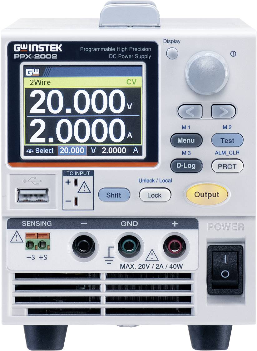 Programabilni precizni model napajanja GW Instek PPX-2002, prikazuje 20V i 2A na zaslonu, s priključcima i upravljačkim elementima.