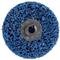 Plavi čistilački brusni disk s kružnom, grubom mrežastom strukturom, pogodan za obradu površine.