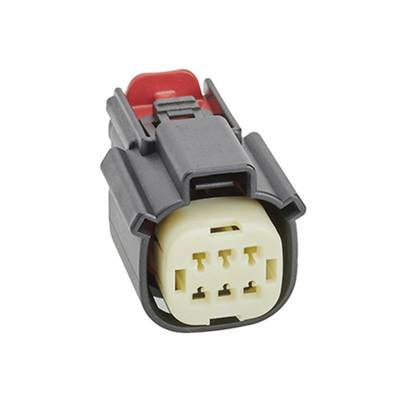 Sivi i crveni električni utikač s šest priključnih mjesta.