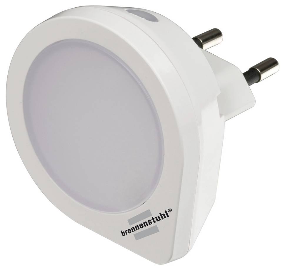Bijela noćna lampa sa utikačem sa dva okrugla metalna pina i matiranim okruglim prednjim dijelom, marke 'brennenstuhl'.