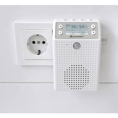 Bijeli radio priključen na utičnicu na svom zaslonu prikazuje vrijeme 16:14 i radijsku stanicu Bayern 3.