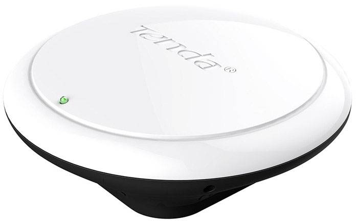 Bijeli, okrugli WLAN access point tvrtke Tenda s zelenom LED indikatorskom lampom, pogodan za bežičnu mrežnu povezivost u unutarnjem prostoru.