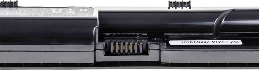 Prijenosničkog računala baterija s priključkom i naljepnicom serijskog broja. Uređaj prikazuje električki sučelje i važne identifikacijske podatke.